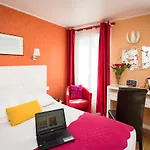 Voltaire Hotell 2*