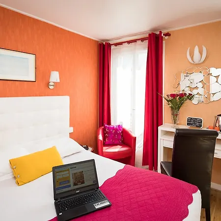 Voltaire Hotel 2*