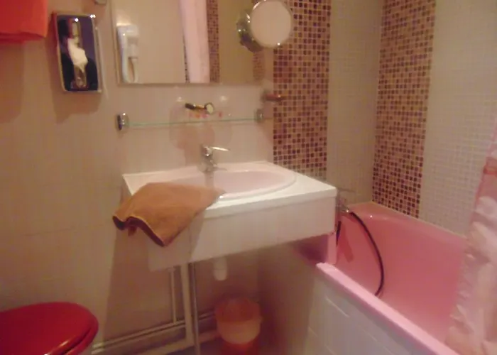 オテル ヴォルテール 2*